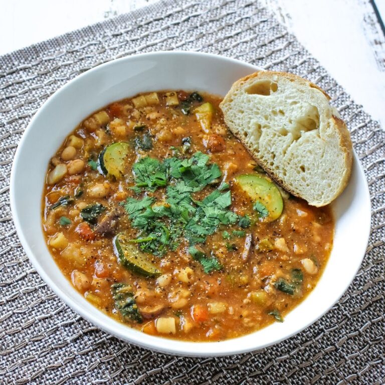 Healthy Vegan Minestrone Soup in the Instant Pot