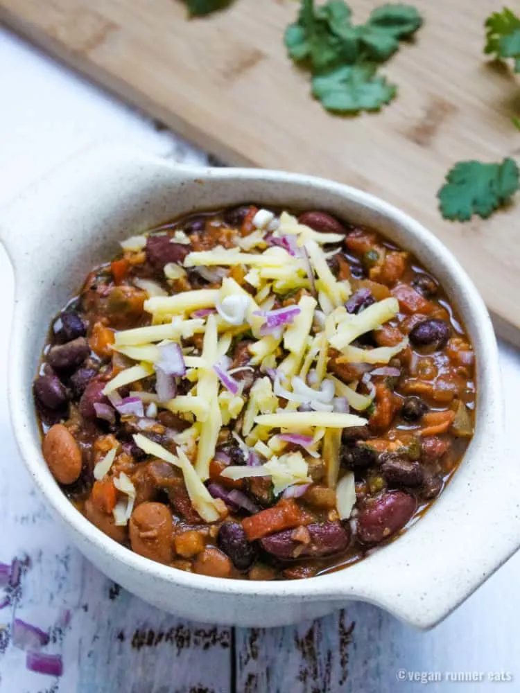 Ultimate vegan chili recipe (easy and quick)