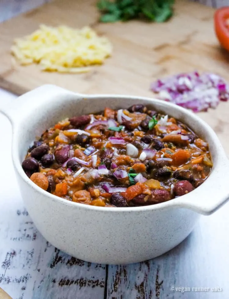 Vegetarian chili with meat substitute - an easy meatless chili recipe
