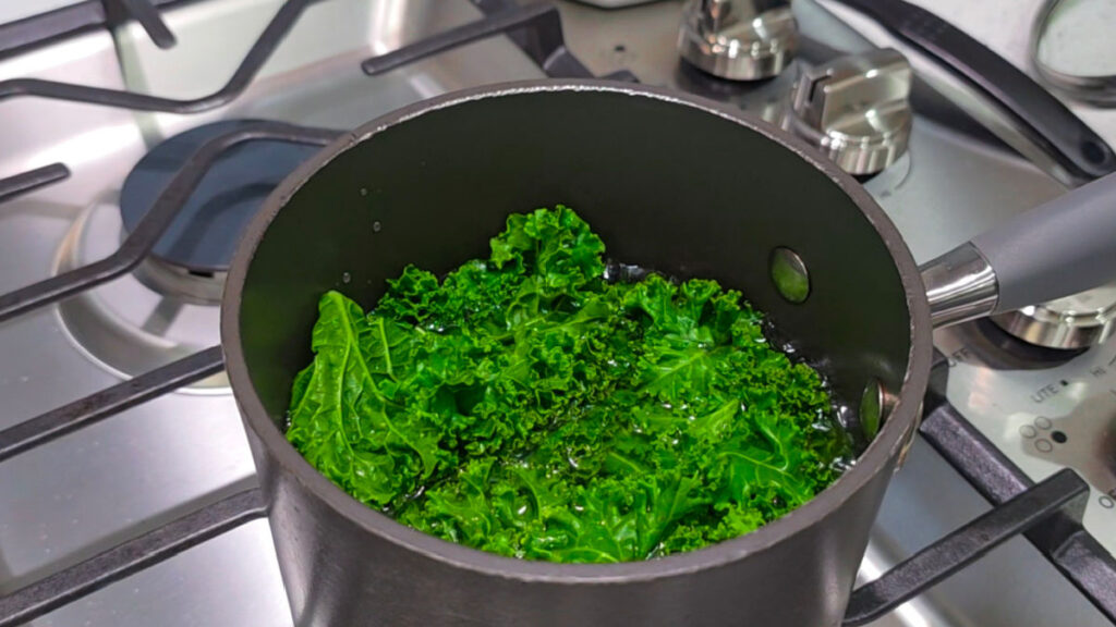 How to make Vegan Kale and Cashew Pesto - step 2