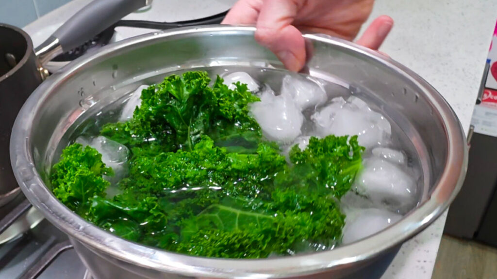 How to make Vegan Kale and Cashew Pesto - step 3